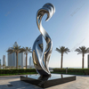 Sculpture urbaine en acier inoxydable poli
