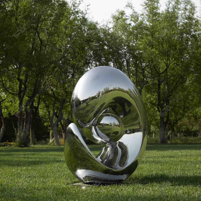 Sculpture en acier inoxydable sans titre