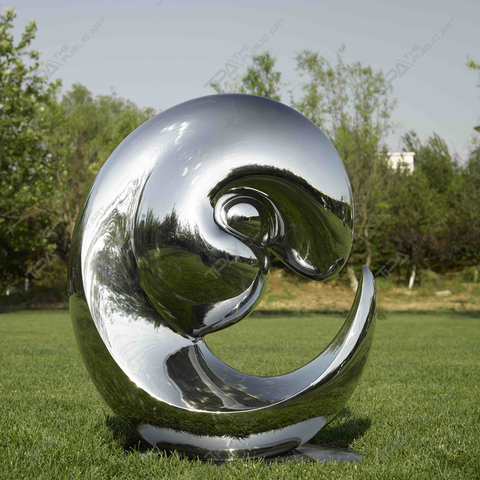 Sculpture en acier inoxydable sans titre