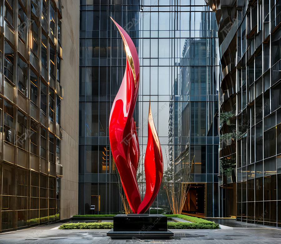 sculpture de flamme rouge