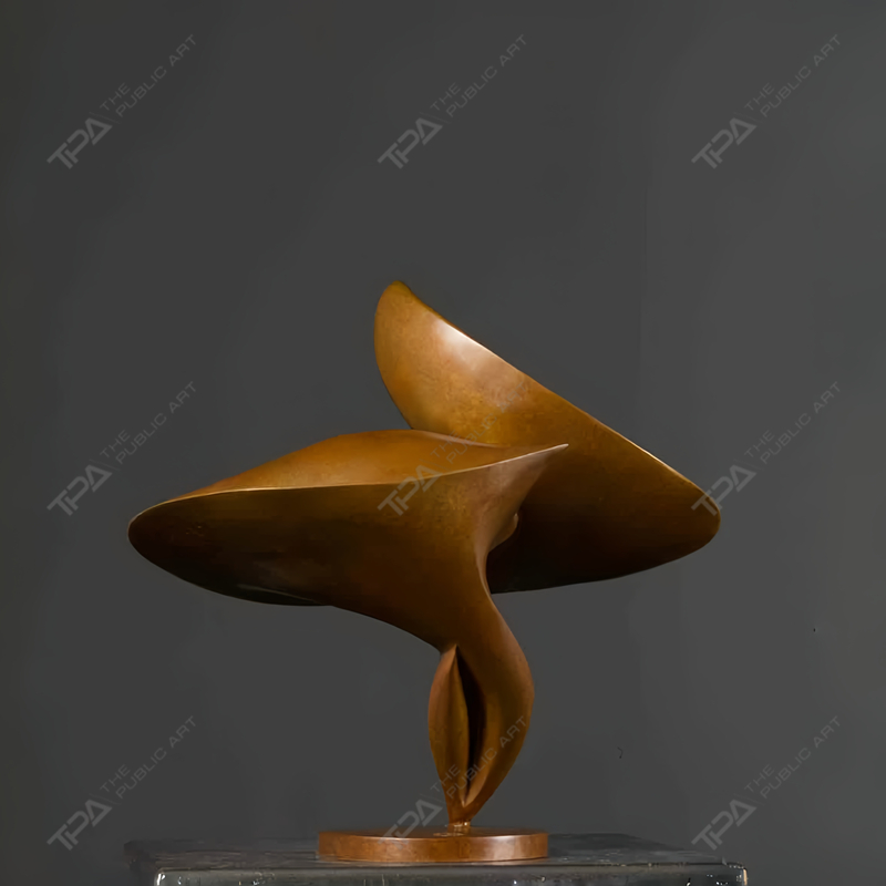 Sculpture en bronze volant comme un cygne surpris